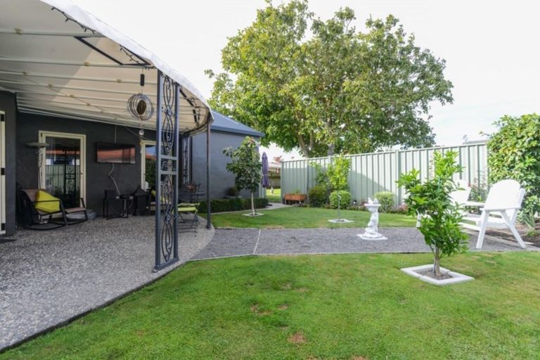 Photo of property in 2 Queens Walk, Taradale, Napier, 4112