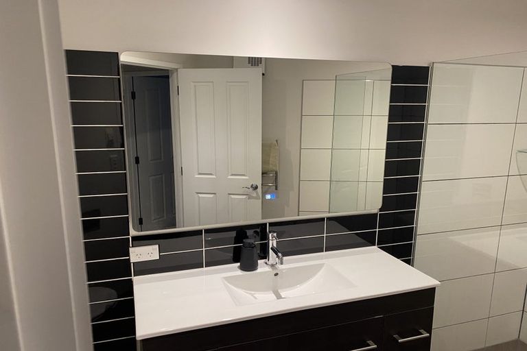 Photo of property in 8 Astral Rise, Wanaka, 9305