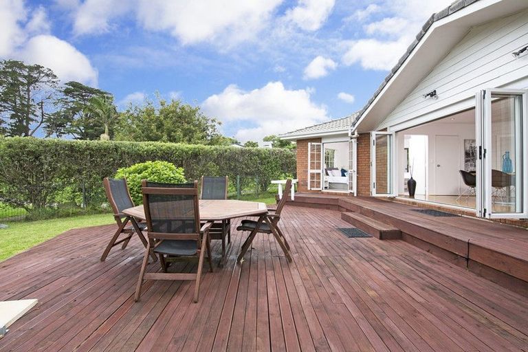 Photo of property in 22 Lochend Place, Highland Park, Auckland, 2010