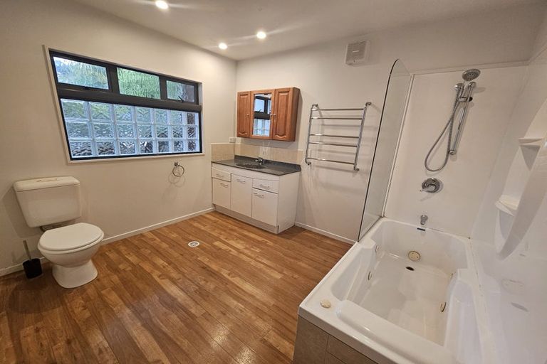 Photo of property in 17a Aplin Terrace, Ngaio, Wellington, 6035