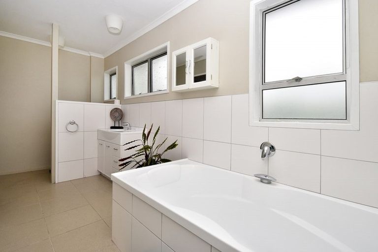 Photo of property in 2/90 Rosier Road, Glen Eden, Auckland, 0602
