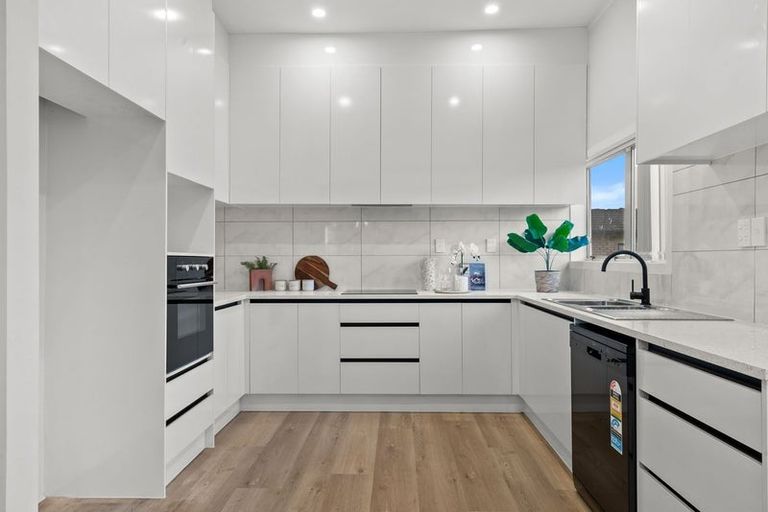 Photo of property in 76 Manuroa Road, Takanini, 2112