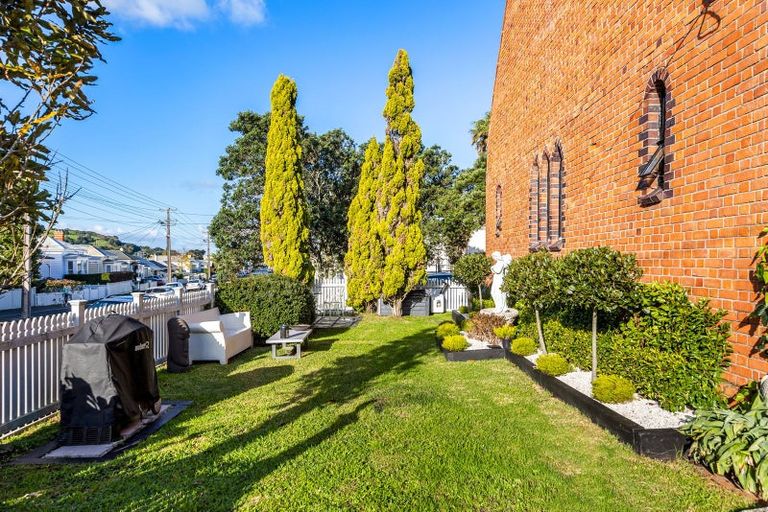 Photo of property in 95a Calliope Road, Stanley Point, Auckland, 0624