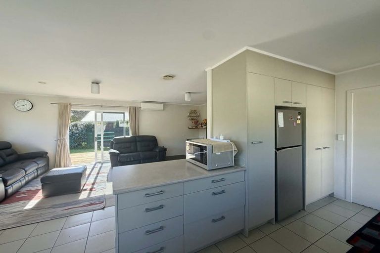 Photo of property in 17 Heaphy Street, Westown, New Plymouth, 4310