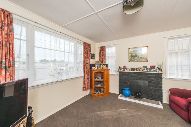 Photo of property in 28 Raupo Street, Castlecliff, Whanganui, 4501