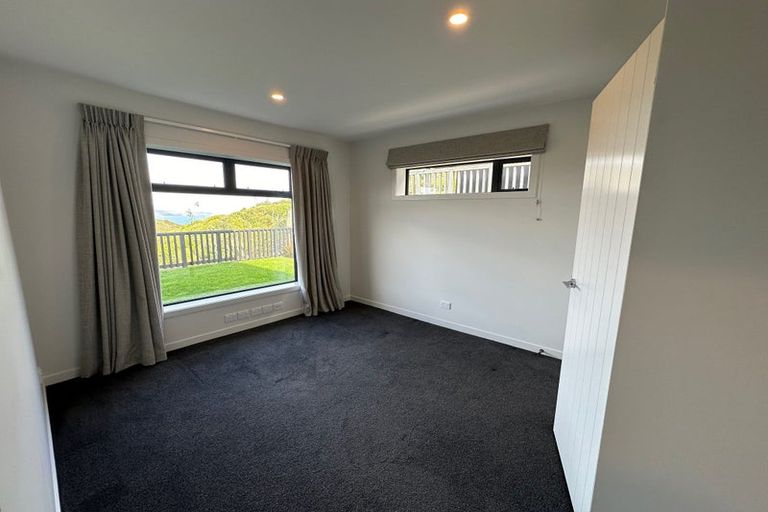 Photo of property in 34 Epic Way, Newlands, Wellington, 6037