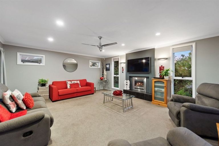 Photo of property in 18 Cranwell Place, Hillcrest, Hamilton, 3216