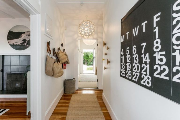 Photo of property in 14 Selwyn Road, Hospital Hill, Napier, 4110