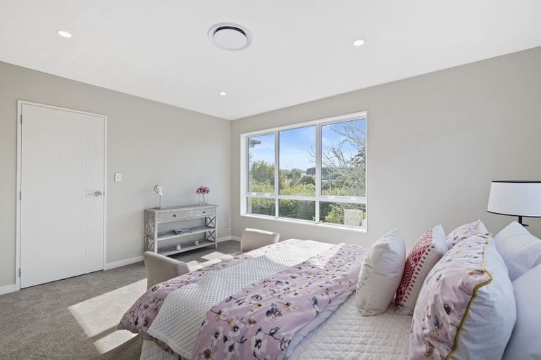 Photo of property in 538a Glenfield Road, Glenfield, Auckland, 0629