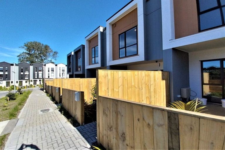 Photo of property in 26 Morihana Close, Glen Eden, 0602