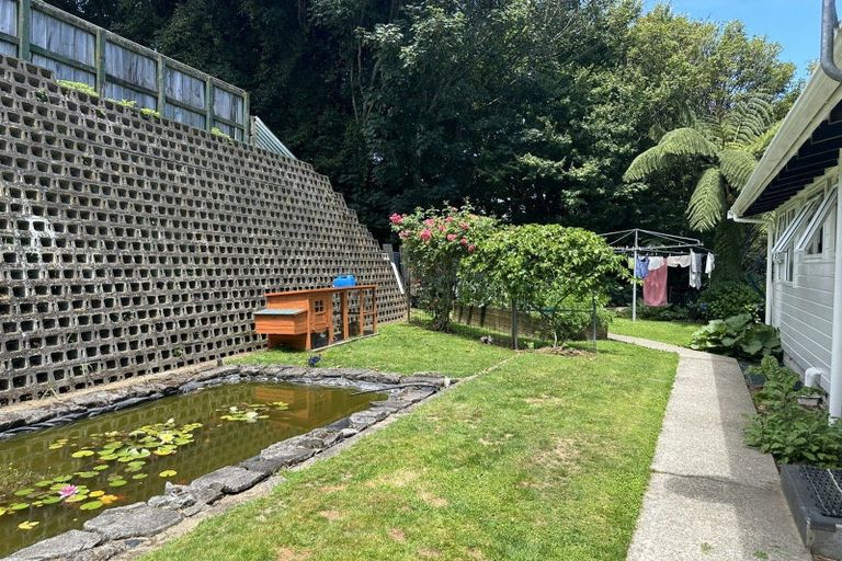 Photo of property in 8 Meuli Street, Eltham, 4322