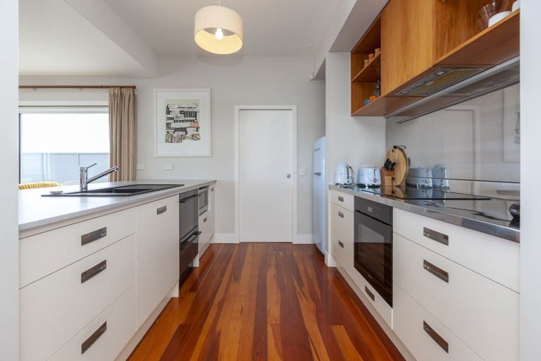 Photo of property in 121 The Parade, Paekakariki, 5034
