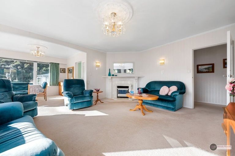 Photo of property in 33 James Grove, Stokes Valley, Lower Hutt, 5019