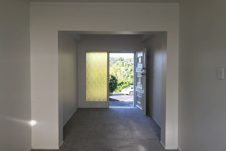 Photo of property in 27 Peter Terrace, Castor Bay, Auckland, 0620