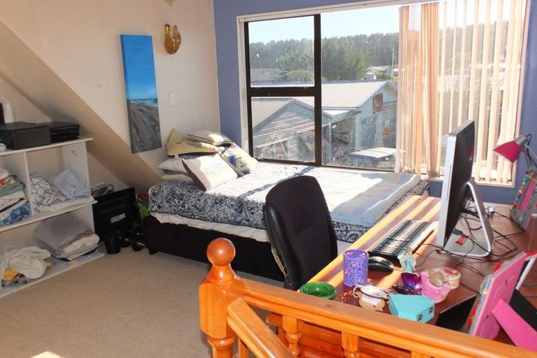 Photo of property in 12 Low Avenue, Foxton Beach, Foxton, 4815