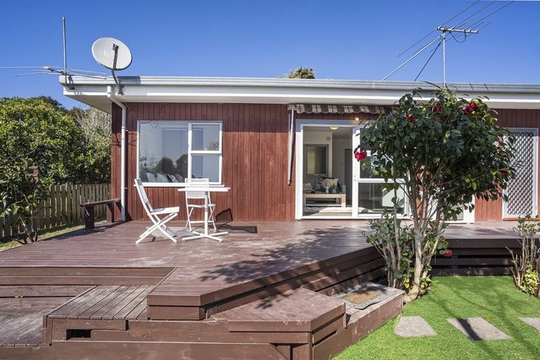 Photo of property in 1/1 Golf Road, New Lynn, Auckland, 0600