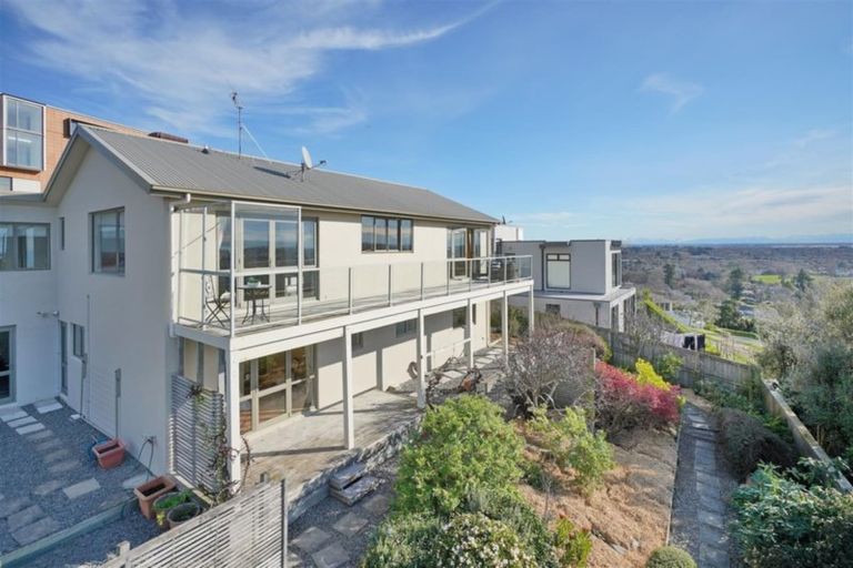 Photo of property in 18 Overdale Drive, Cashmere, Christchurch, 8022