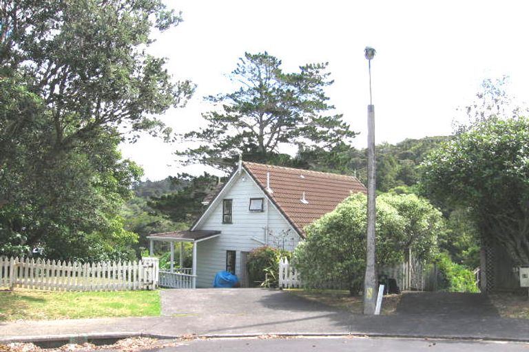 Photo of property in 15 Hotspur Place, Bayview, Auckland, 0629