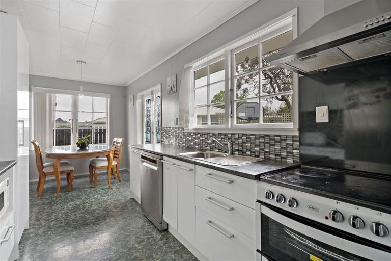 Photo of property in 14 Joanne Place, Rosehill, Papakura, 2113