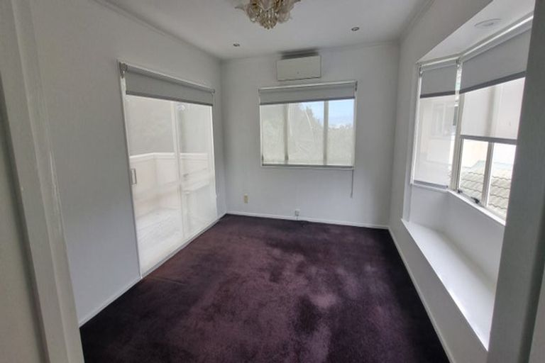 Photo of property in 2/42 De Havilland Drive, Goodwood Heights, Auckland, 2105