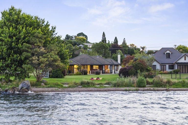 Photo of property in 20 Gemini Place, Kawaha Point, Rotorua, 3010