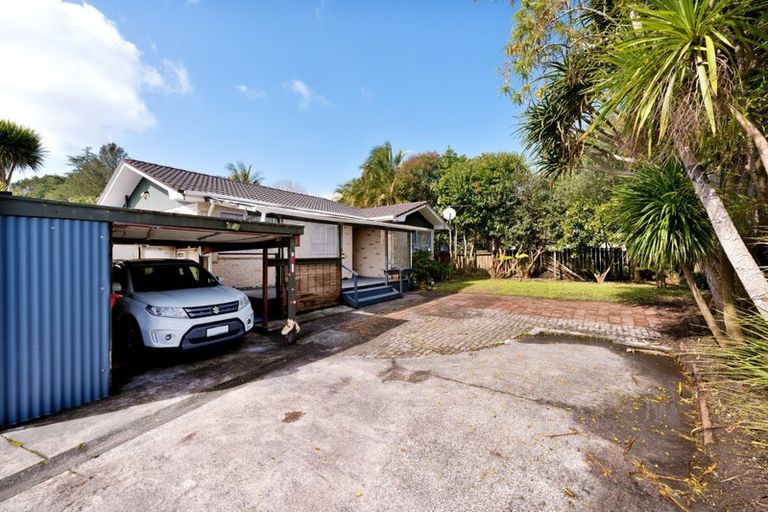 Photo of property in 2/15 Larissa Avenue, Henderson, Auckland, 0610