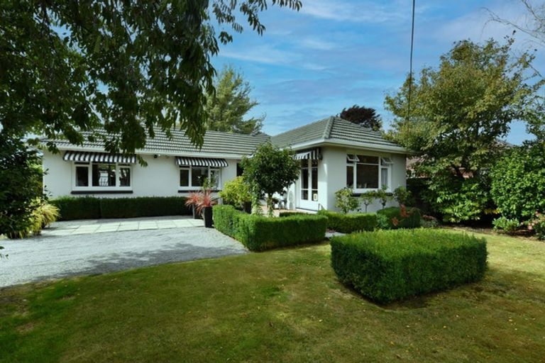 Photo of property in 19 Middlepark Road, Sockburn, Christchurch, 8042