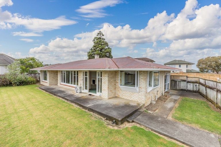 Photo of property in 5 Birchlea Rise, Goodwood Heights, Auckland, 2105
