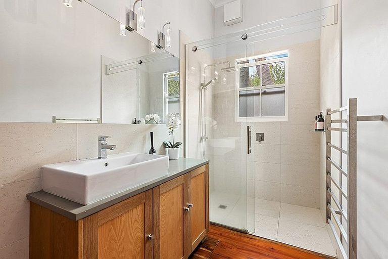 Photo of property in 1/47 Birkdale Road, Birkdale, Auckland, 0626