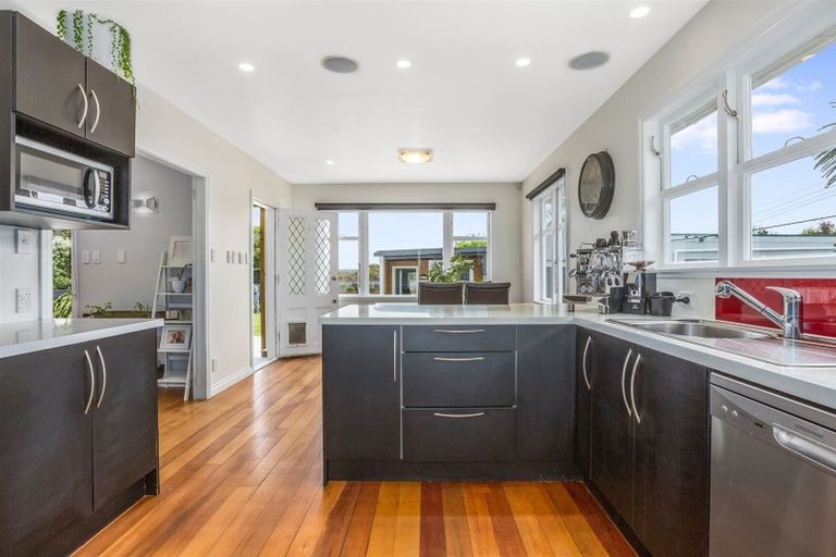 Photo of property in 23 Paekakariki Hill Road, Pauatahanui, Porirua, 5381