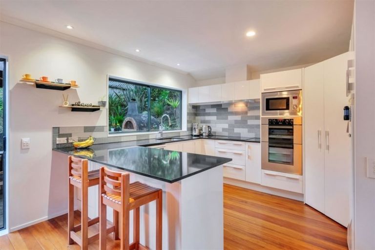 Photo of property in 48a Scott Road, Stanmore Bay, Whangaparaoa, 0932