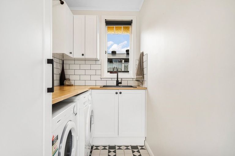 Photo of property in 4 Kent Road, Regent, Whangarei, 0112