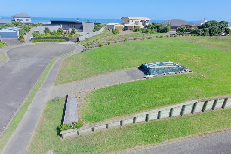 Photo of property in 8 Ngati Huia Place, Waitarere Beach, Levin, 5510