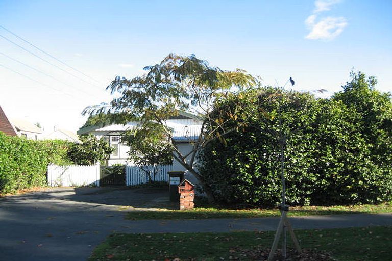 Photo of property in 11 Garreg Road, Fendalton, Christchurch, 8052