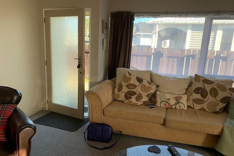 Photo of property in 3/49 Apu Crescent, Lyall Bay, Wellington, 6022