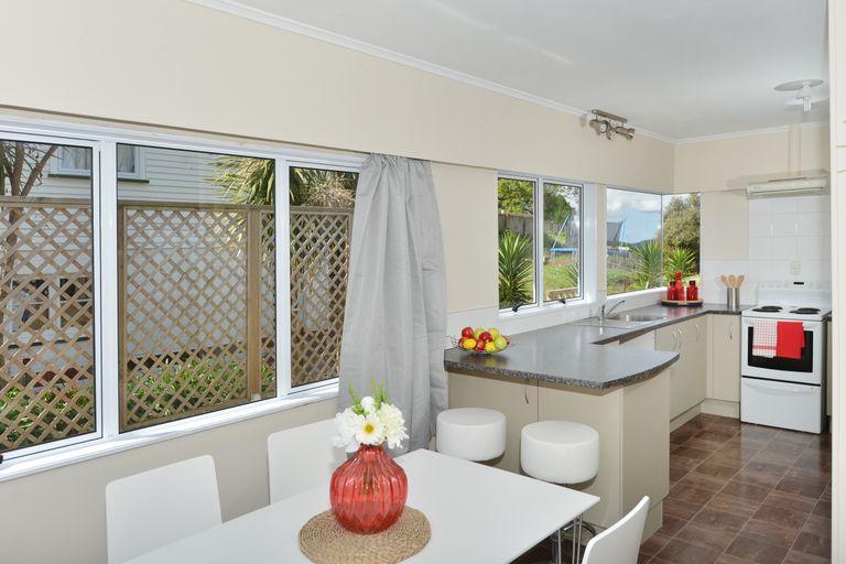 Photo of property in 8 Lake Ora Road, Te Kamo, Whangarei, 0112