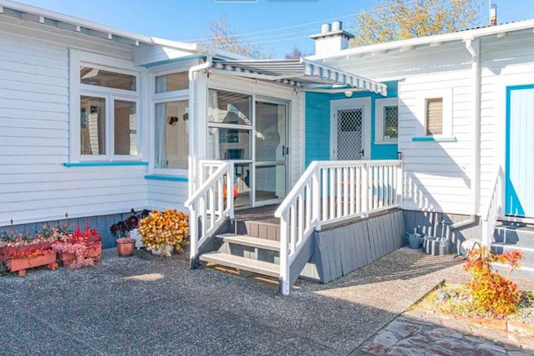 Photo of property in 12 Saint Leonard Street, Saint Johns Hill, Whanganui, 4501