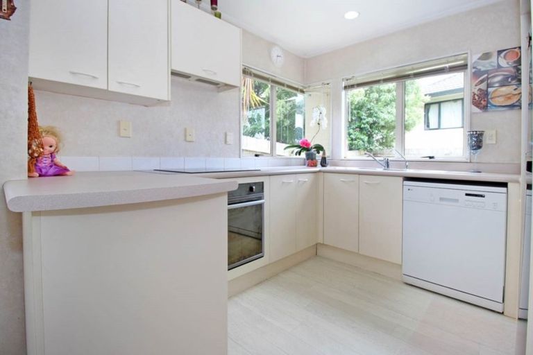 Photo of property in 2/5 Juvena Place, Clover Park, Auckland, 2019