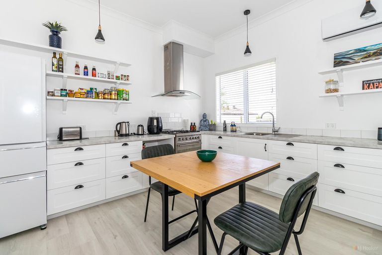 Photo of property in 43 Rhodes Street, Waimate, 7924