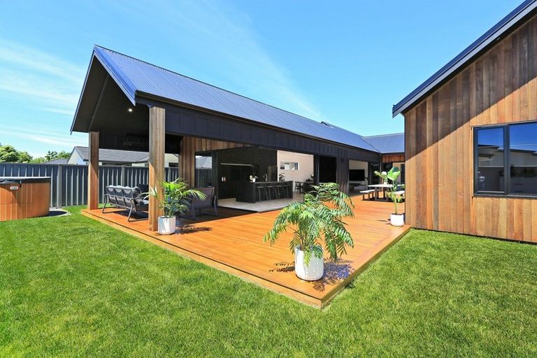 Photo of property in 27 Gee Place, Taradale, Napier, 4112