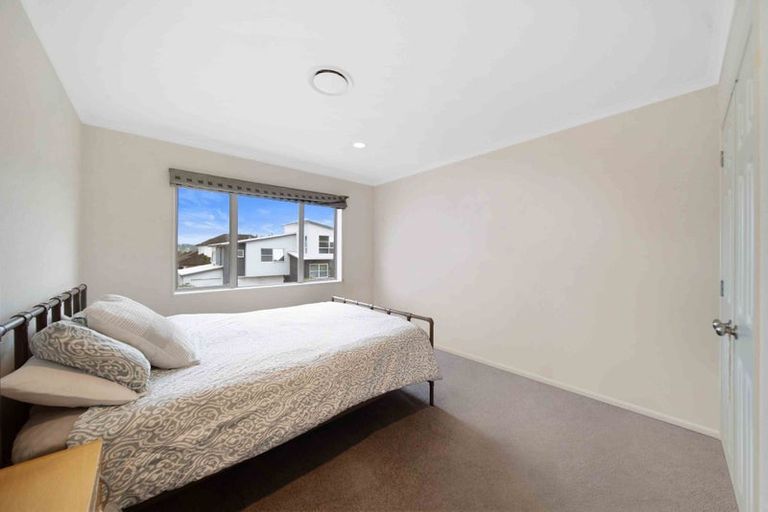 Photo of property in 9 Seresin Crescent, Flat Bush, Auckland, 2016