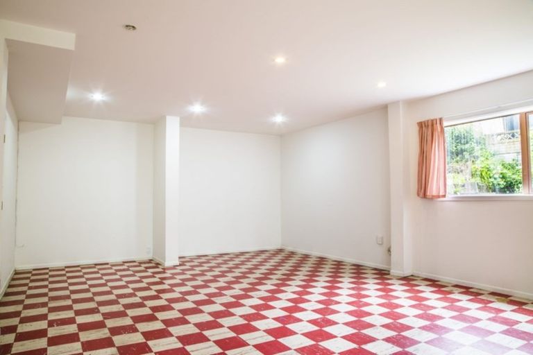 Photo of property in 5 Tiber Road, Forrest Hill, Auckland, 0620