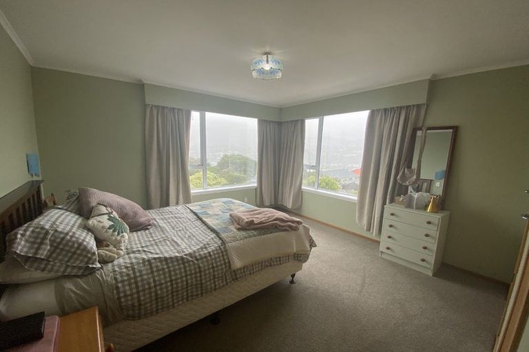 Photo of property in 2 Mayfair Place, Tawa, Wellington, 5028