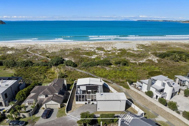 Photo of property in 4 Lagoon Way, Omaha, 0986