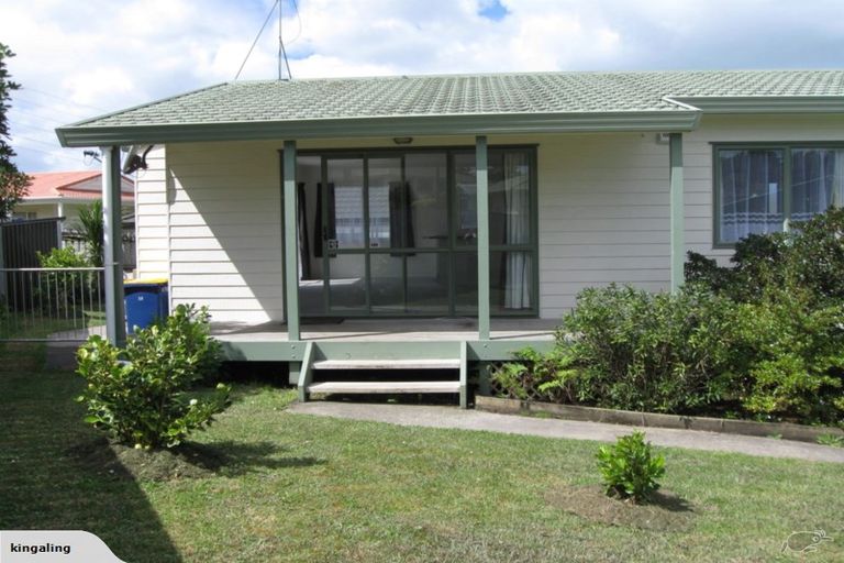 Photo of property in 30 Loughanure Place, Massey, Auckland, 0614