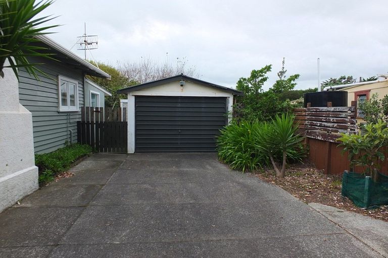 Photo of property in 45 Nash Parade, Foxton Beach, Foxton, 4815