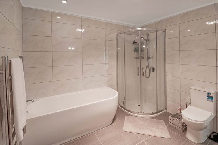 Photo of property in 7c Tiniroa Grove, Silverstream, Upper Hutt, 5019