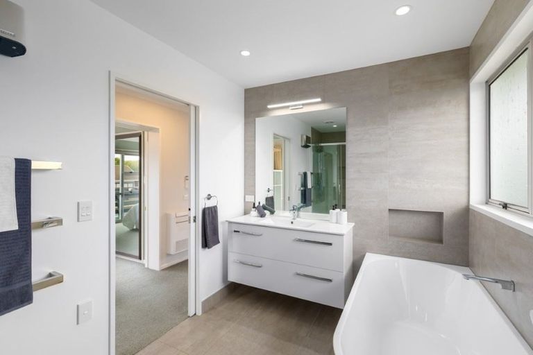 Photo of property in 42 Crofton Road, Harewood, Christchurch, 8051