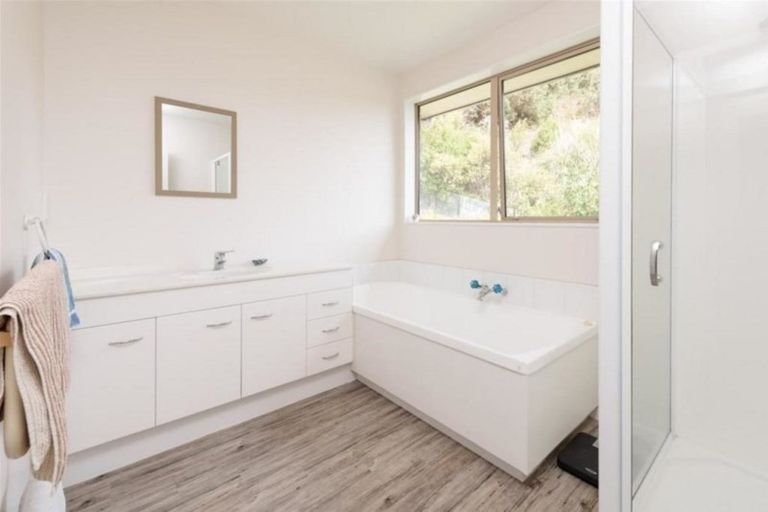 Photo of property in 28a Moana View Road, Waikawa, Picton, 7220