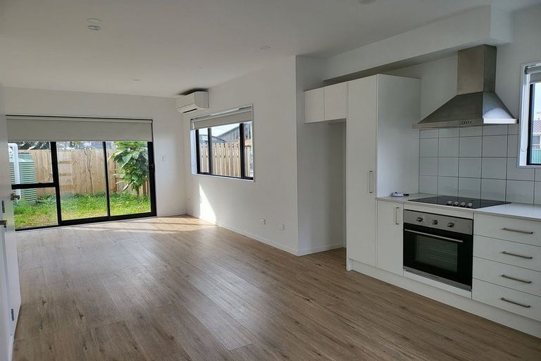 Photo of property in 1 Eileen Newey Place, Henderson, Auckland, 0612